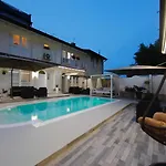 2 Borgo Di Garda