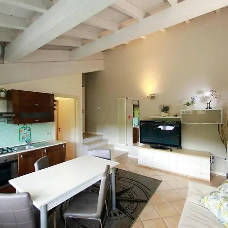 2 Borgo Di Garda *