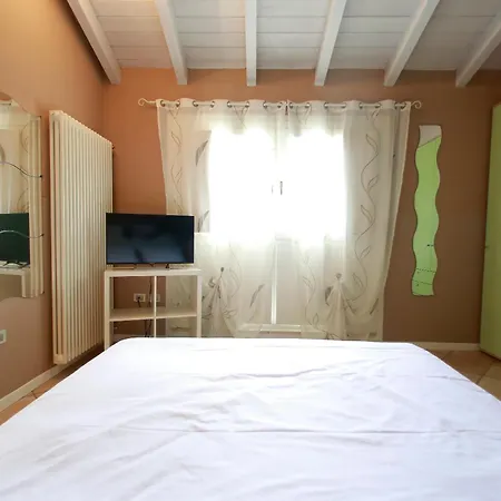 2 Borgo Di Garda Apartment Castel Venzago