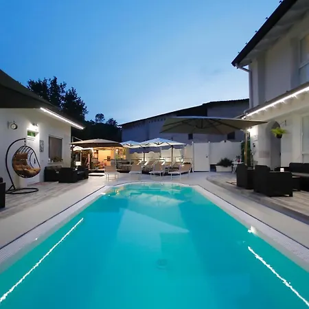 2 Borgo Di Garda *